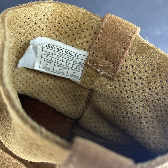 🔥🔥🔥 UGG Women's Classic Unlined Mini Perf Boot Size: 6🔥🔥🔥 - Picture 8 of 11